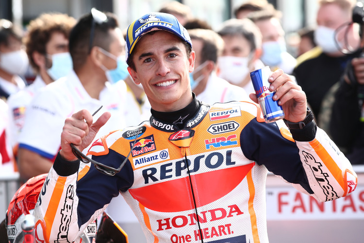 Daumen hoch: Marc Márquez darf die Testfahrten in Malaysia absolvieren