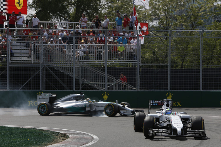Lewis Hamilton hinter Felipe Massa in Schwierigkeiten