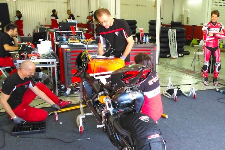 Carlos Checa unterstützt Ducati bei der Testarbeit, weil es ihm Spaß macht