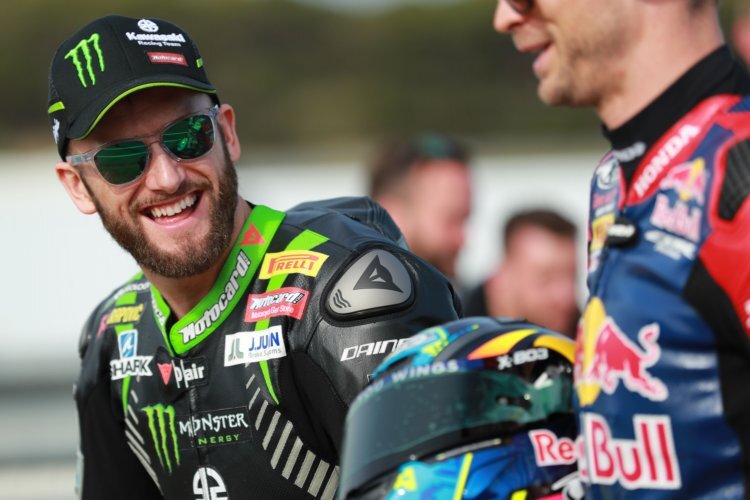 Kawasaki-Ass Tom Sykes hat einen Blick auf die Konkurrenz