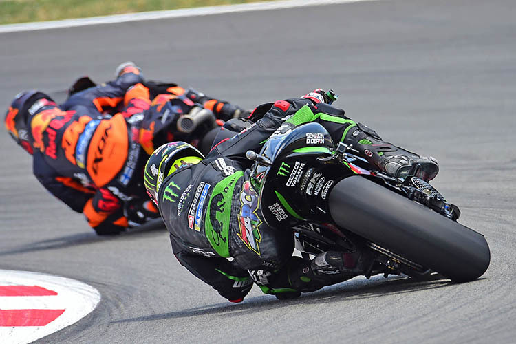 Johann Zarco in Barcelona hinter Bradley Smith