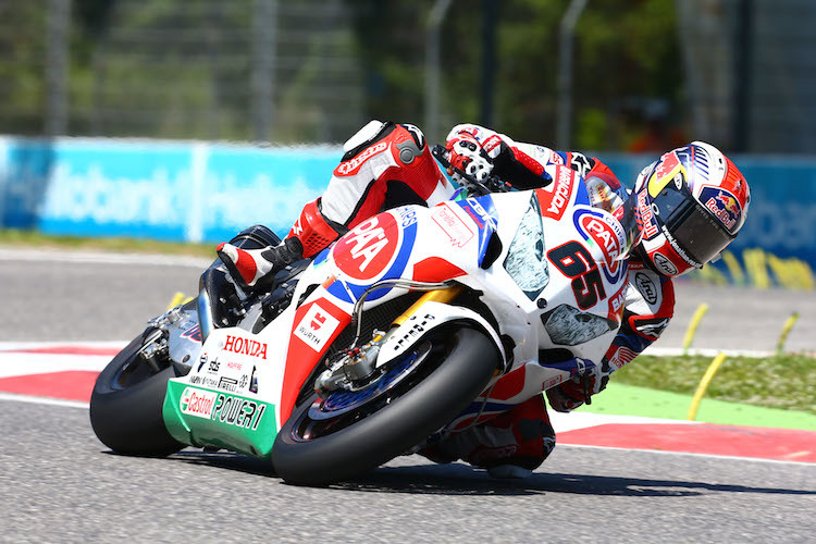 Jonathan Rea fliegt mit seiner Honda durch die Imola-Schikane