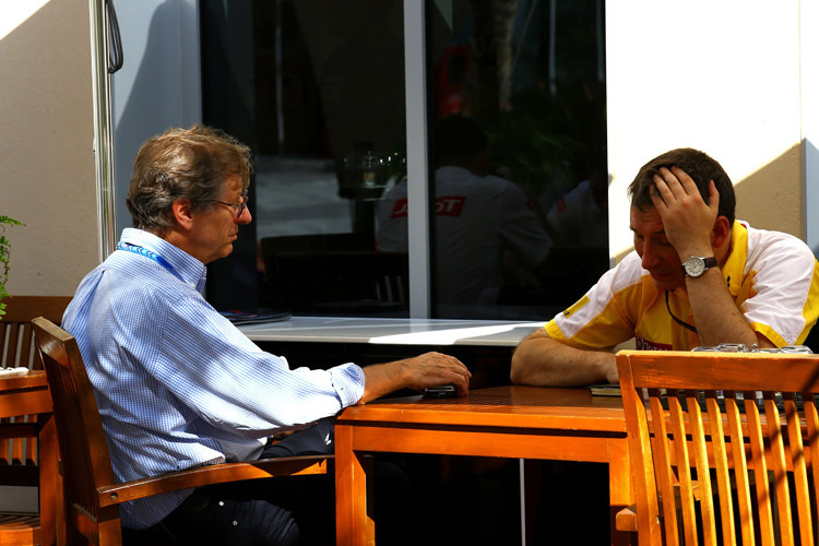 Mario Illien im Gespräch mit dem stellvertretenden Renault-F1-Sport-Motorenchef Rob White