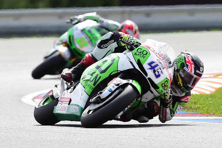 Scott Redding (45) beim Brünn-GP vor Leon Camier (2)