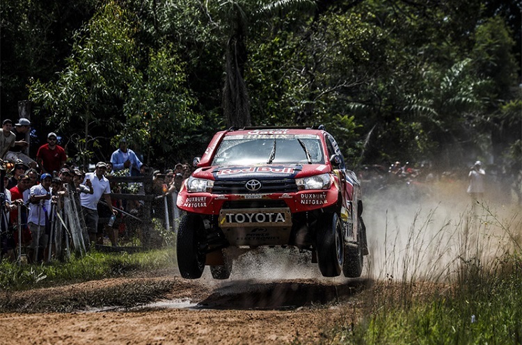 Nasser Al-Attiyah im Toyota Hilux