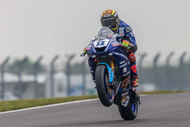 Sandro Cortese feierte seinen Sieg in England