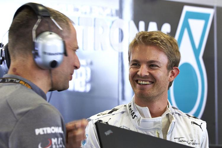 Nico Rosberg kann zum Glück schon wieder lachen
