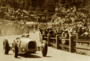 Bergkönig Hans Stuck mit seinem Auto Union-Rennwagen 1934