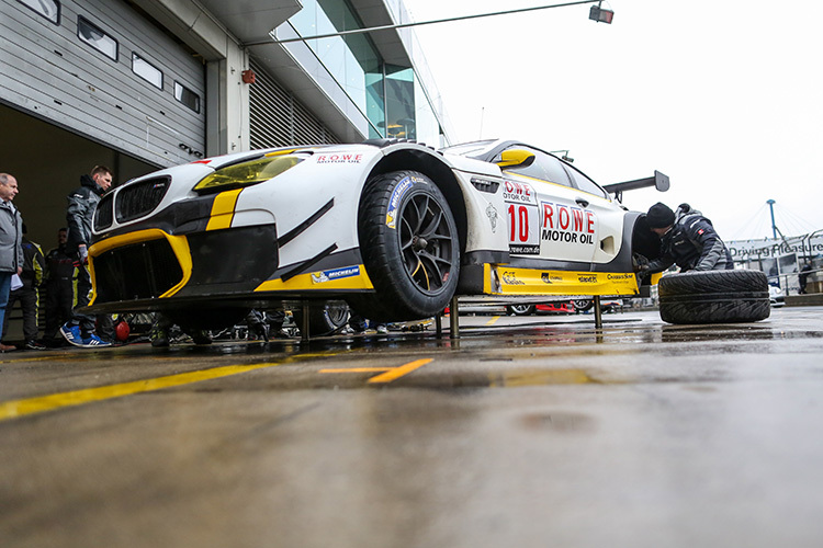 Nach dem verregneten Testtag hoffen die VLN-Teams am kommenden Samstag auf eine beständige Wetterlage