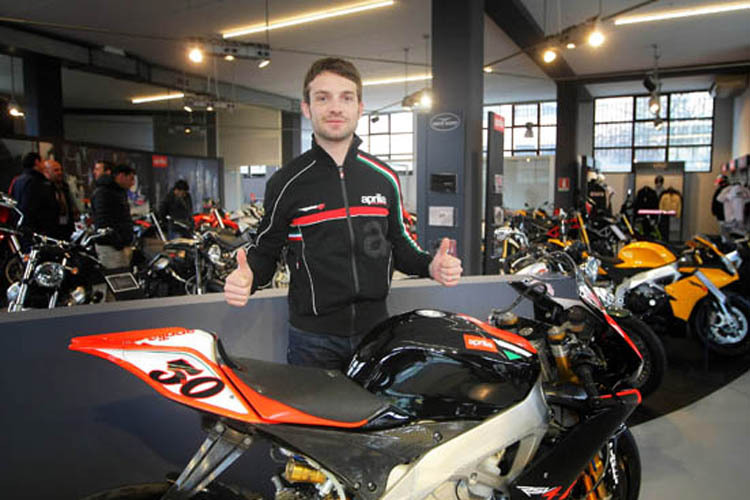 Sylvain Guintoli im Auftrag von Aprilia unterwegs - aber nicht auf der Rennstrecke