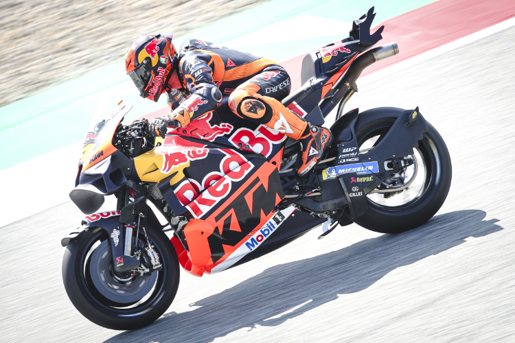 Pol Espargaro mit der neuesten Version der KTM RC16