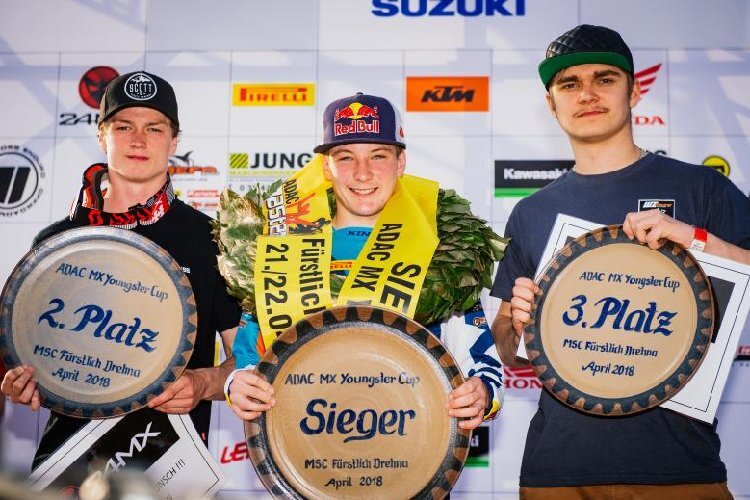 Tagespodium im Youngster Cup in Fürstlich Drehna: Dylan Walsh, Tagessieger Rene Hofer, Hardi Roosiorg (v.l.)