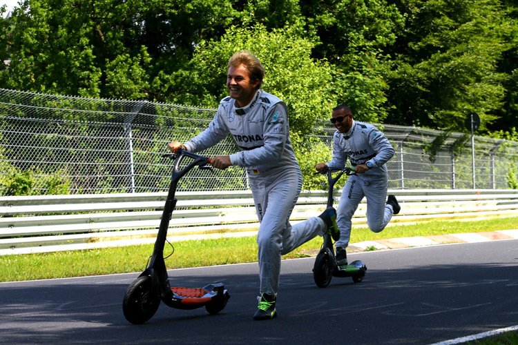 Mercedes-Duell: Nico Rosberg und Lewis Hamilton treten nicht nur im Silberpfeil gegeneinander an