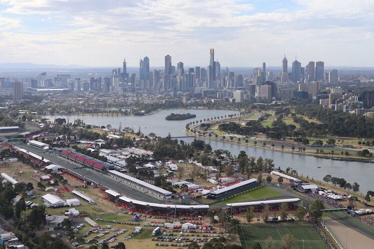 Der Albert-Park mit der Skyline von Melbourne im Hintergrund