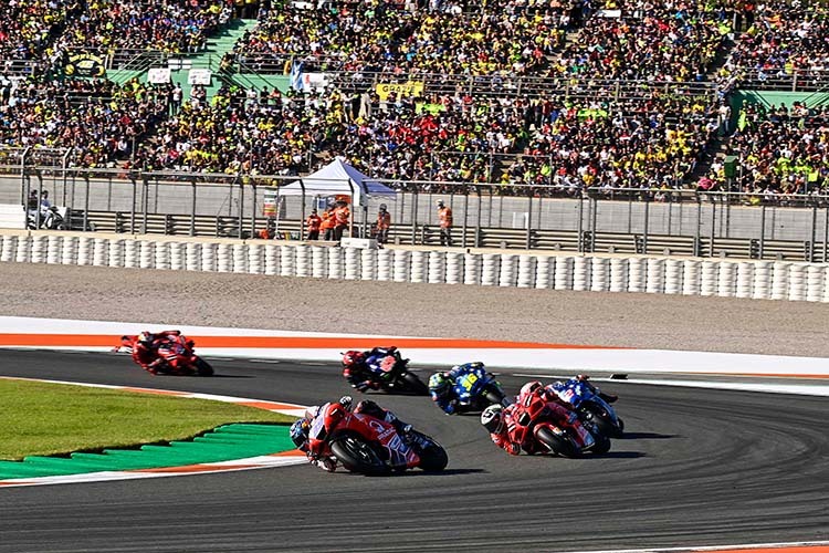 Spannende Rennen, volle Tribünen: MotoGP-WM in Valencia 2021
