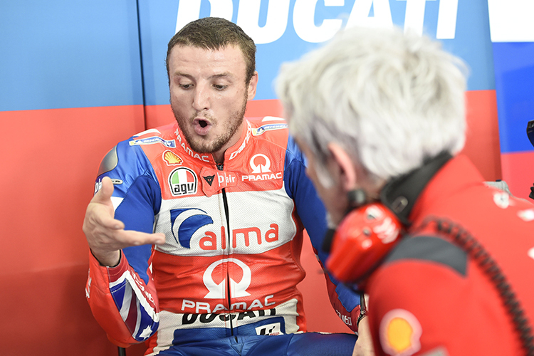 Jack Miller (li.) im Gespräch mit Ducati-Rennchef Gigi Dall’Igna