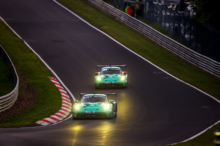 Klaus Bachler steuert den Falken Motorsports Porsche #33