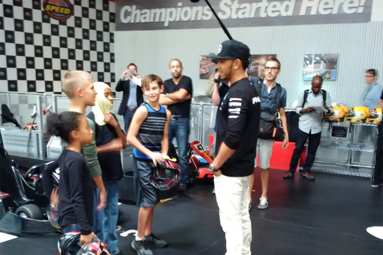 Lewis Hamilton in Austin mit ein paar Kids