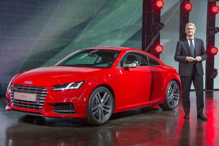 Audi-Vorstandschef Rupert Stadler mit dem neuen Audi TTS