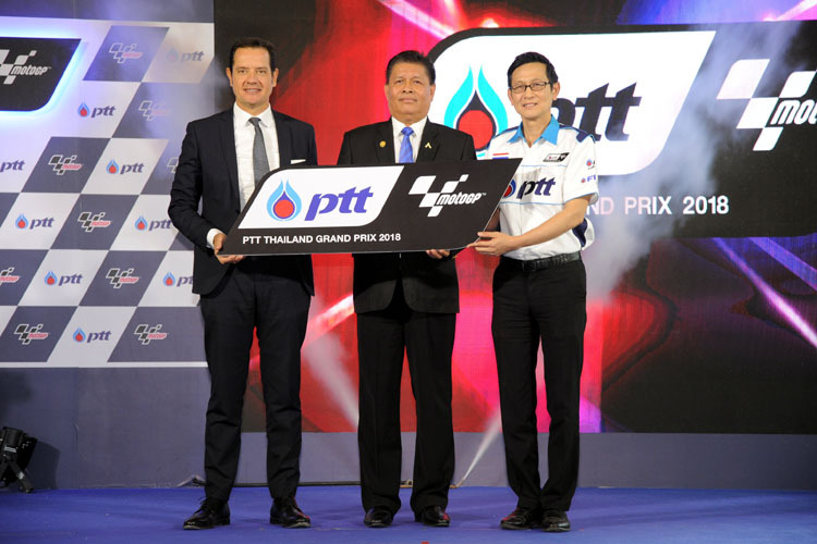 Pau Serracanta (Dorna), Sakol Wannapong (Thailändischer Sportminister) und Auttapol Rerkpiboon (PTT/von links)