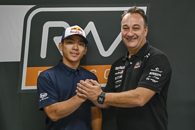 RW Racing-Manager Jarno Janssen begrüßt Ayumu Sasaki