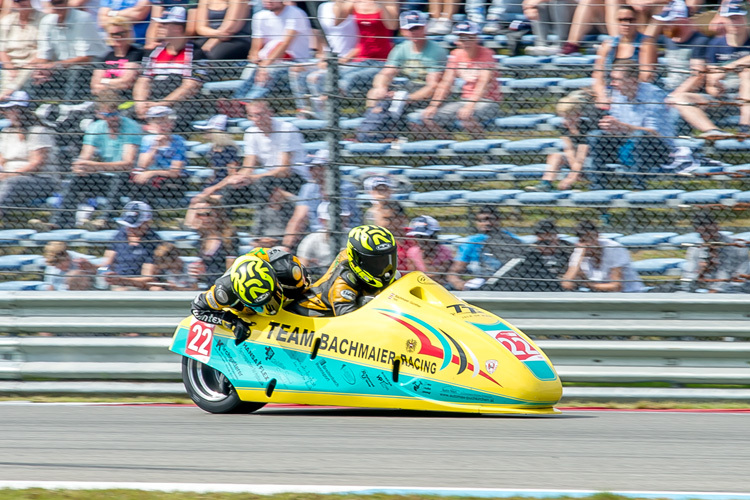 Günther Bachmaier und Beifahrer Manfred Wechselberger auf ihrer F2 Suzuki