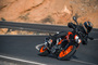 Müssen einen Zwischenstopp in der KTM-Werkstatt einlegen: 125 und 390 Duke des Modelljahres 2017