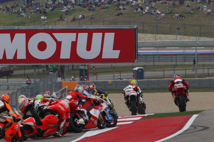 Massensturz in der ersten Kurve des Moto2-Rennens in Austin 2014