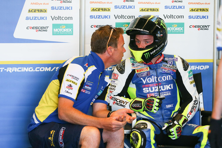 Alex Lowes (re.) mit Suzuki-Teamchef Paul Denning