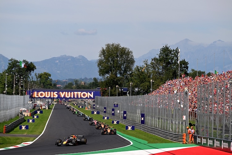 Kurz nach dem Start zum Italien-GP, Verstappen vorne