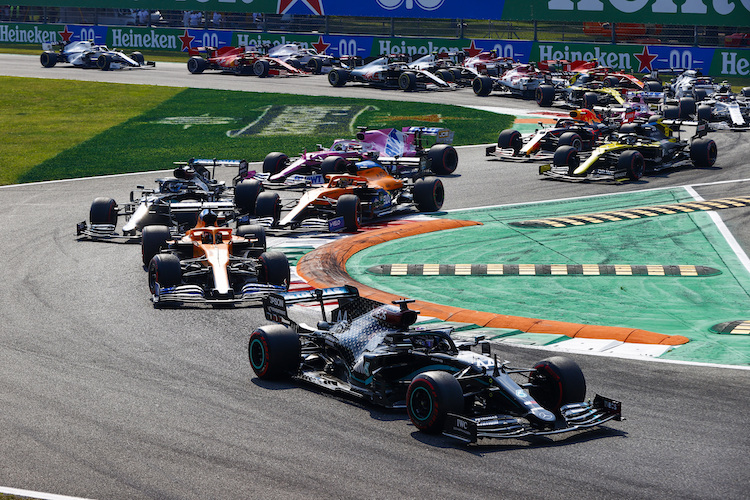 Das sah es noch gut aus für Mercedes: Lewis Hamilton führt nach dem Start