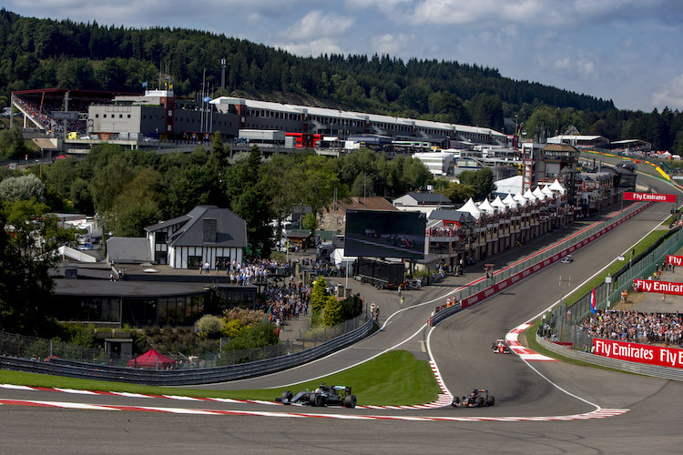 Lewis Hamilton, Daniil Kvyat und Sebastian Vettel in Spa-Francorchamps