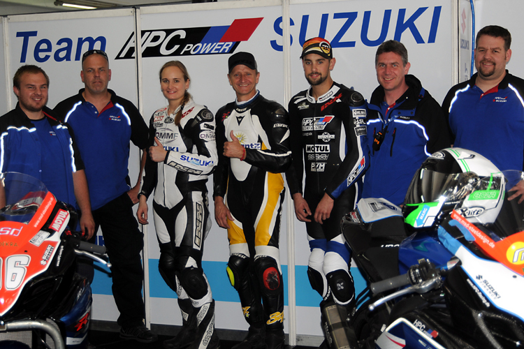 Kevin Schwantz (Mitte) besucht IDM-Team