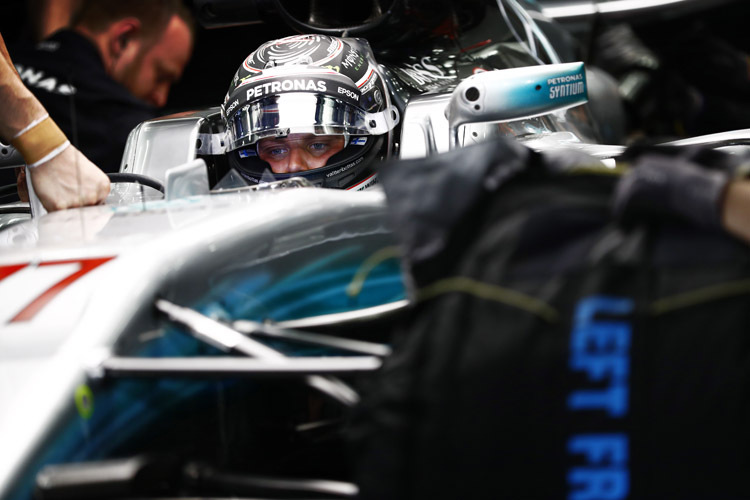 Valtteri Bottas sicherte sich im Bahrain-Qualifying die Pole