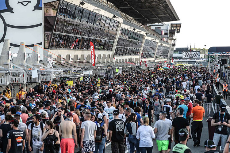 Das 24-Stunden-Rennen zieht alljährlich tausende Fans an