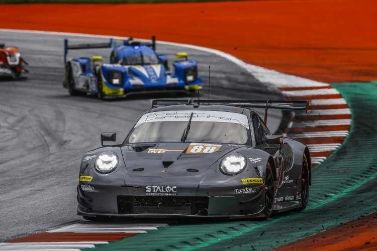 Führt die GTE-Klasse der ELMS an: Der Porsche 911 RSR von Proton Competition