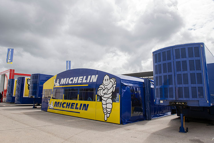 Bei Michelin wird für jede Rennstrecke extra bestimmt, wie die Reifenmindestdrücke festgelegt werden