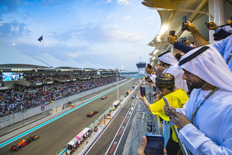 Rennatmosphäre am Yas Marina Circuit