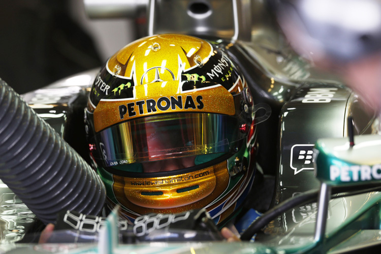 Lewis Hamilton: Mit goldenem Glitterhelm in die Nacht von Abu Dhabi