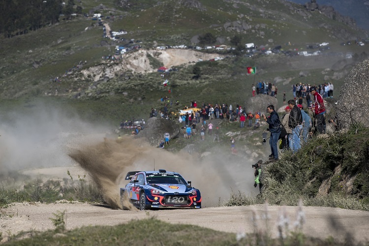 Thierry Neuville wirbelte in Portug mächtig Staub auf