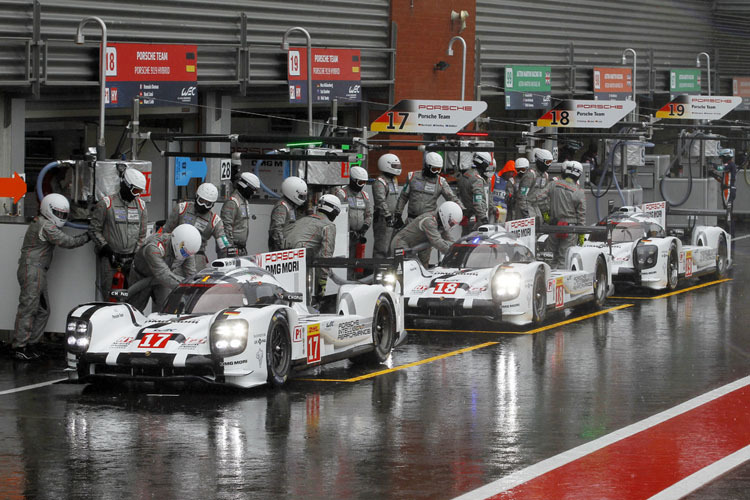 In Le Mans sind die drei 919 in unterschiedlichen Farben beklebt