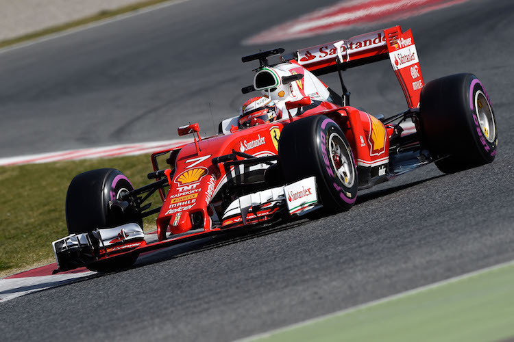 Kimi Räikkönen beim Wintertest in Barcelona mit den ultraweichen Pirelli