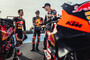 Dani Pedrosa im Gespräch mit Brad Binder und Jack Miller