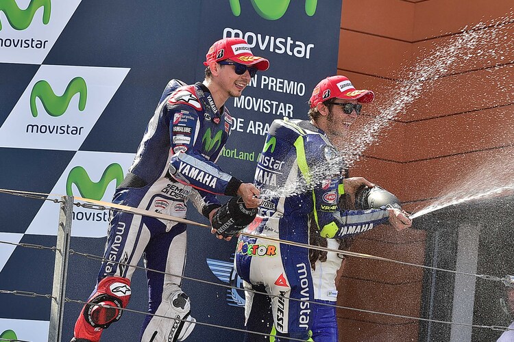 Aragón-GP: Sieger Jorge Lorenzo mit Rossi (Platz 3) auf dem Podest