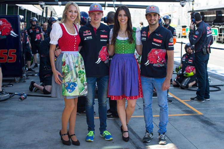 Die beiden Werbebotschafterinnen für den Österreich-GP besuchten natürlich auch das Toro Rosso-Duo Max Verstappen und Carlos Sainz