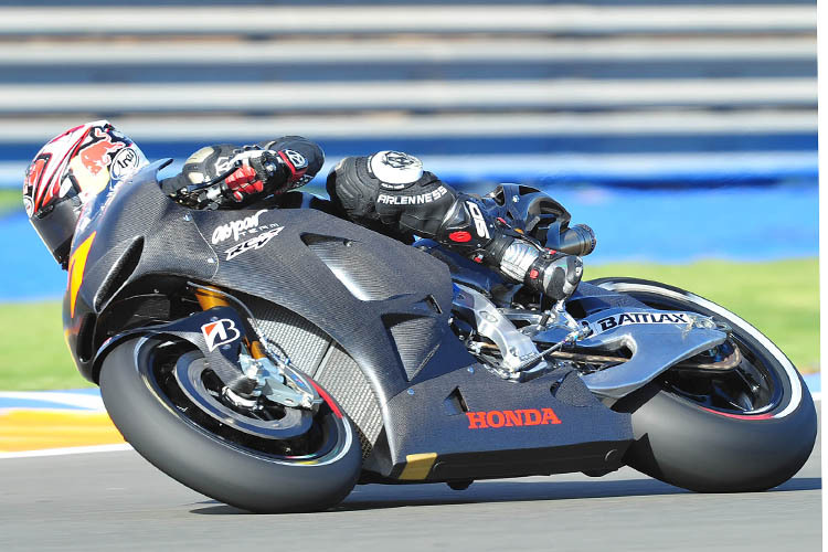 Test in Valencia: Hiroshi Aoyama auf der Production-Honda RC1000R