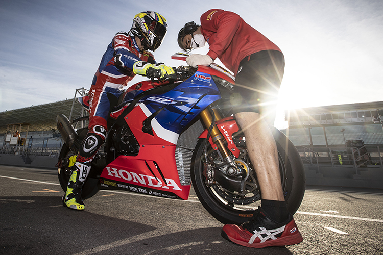 Alvaro Bautista auf der Honda Fireblade mit drei R