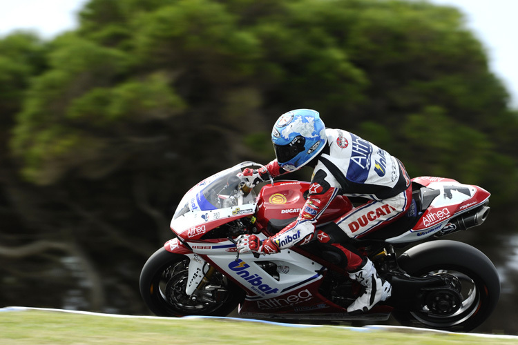 Carlos Checa hat Phillip Island fest im Griff