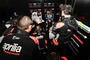 Beim Valencia-Test lauschten jede Menge Aprilia-Leute Neuzugang Oliveira