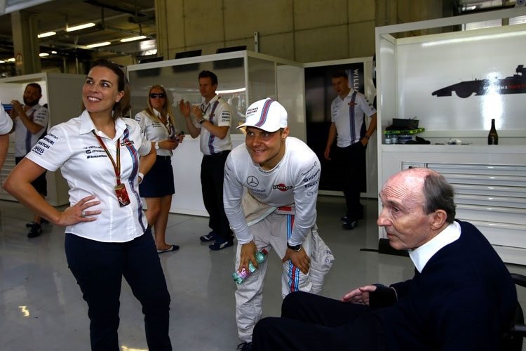 Claire Williams (links) mit Valtteri Bottas und ihrem Vater Frank Williams